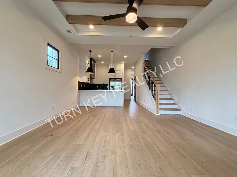 1194 Windsor Sq — Photo 9