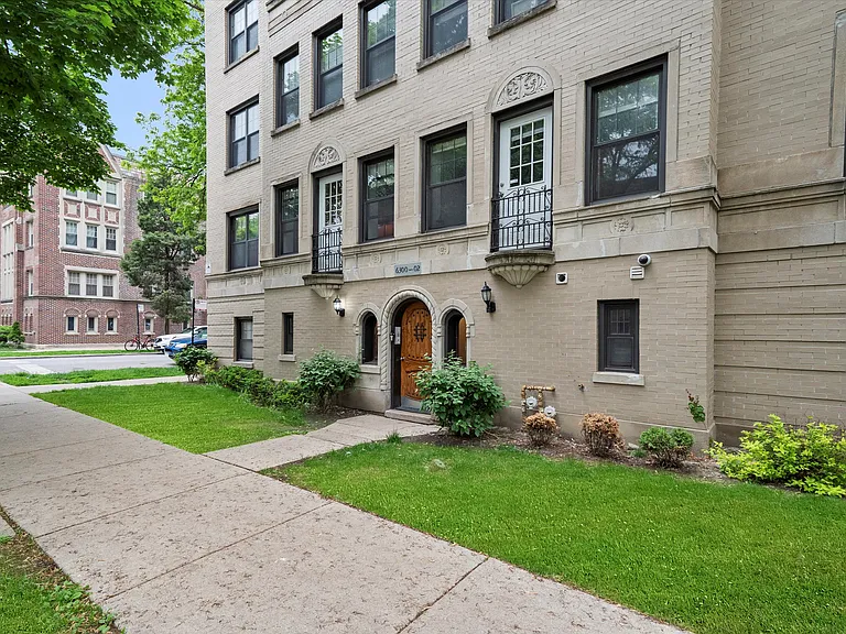 6300 N Rockwell St #B2 — Photo 25