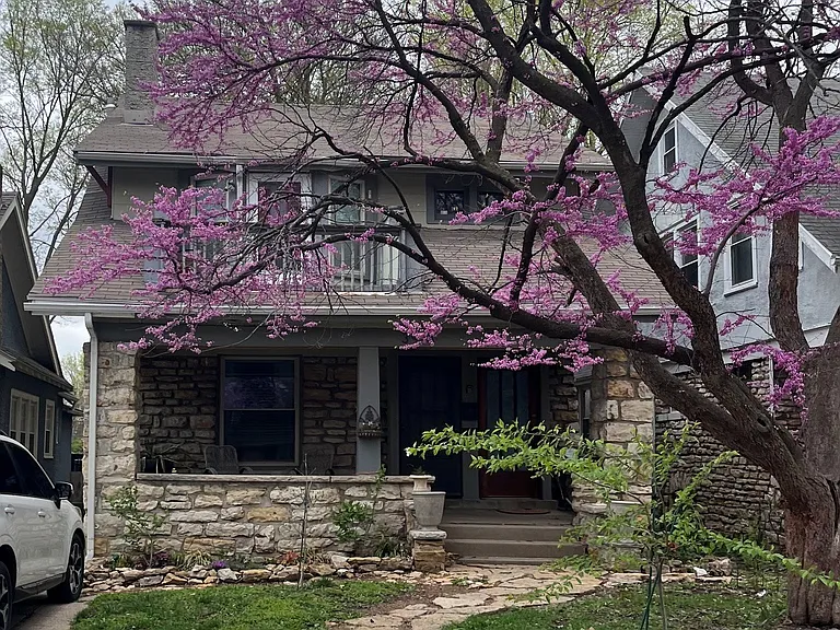 Exterior/Front Porch