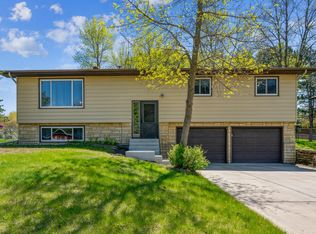 1401 Mitchell Dr, Faribault, MN 55021