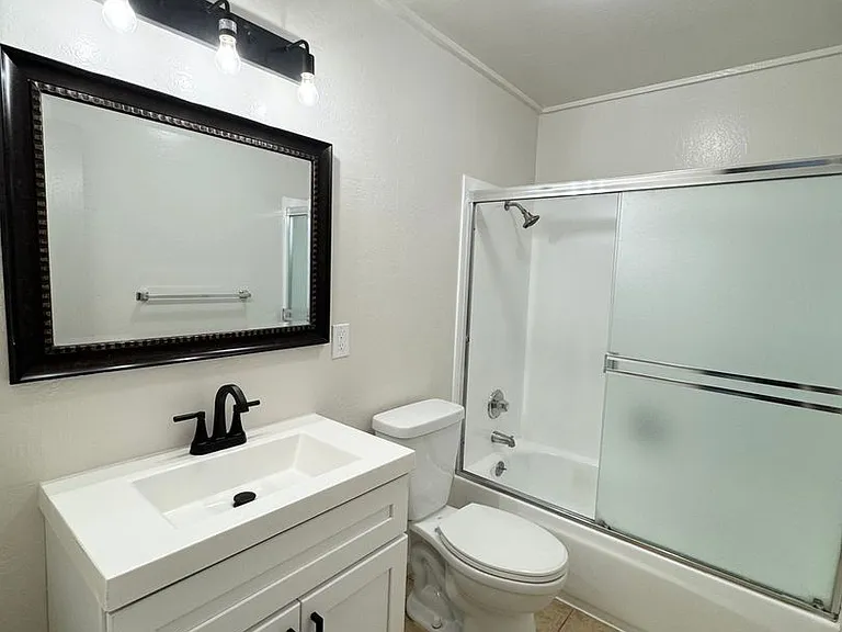 655 N Delaware St — Photo 27
