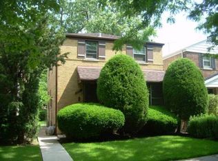 2922 W Jarvis Ave, Chicago, IL 60645