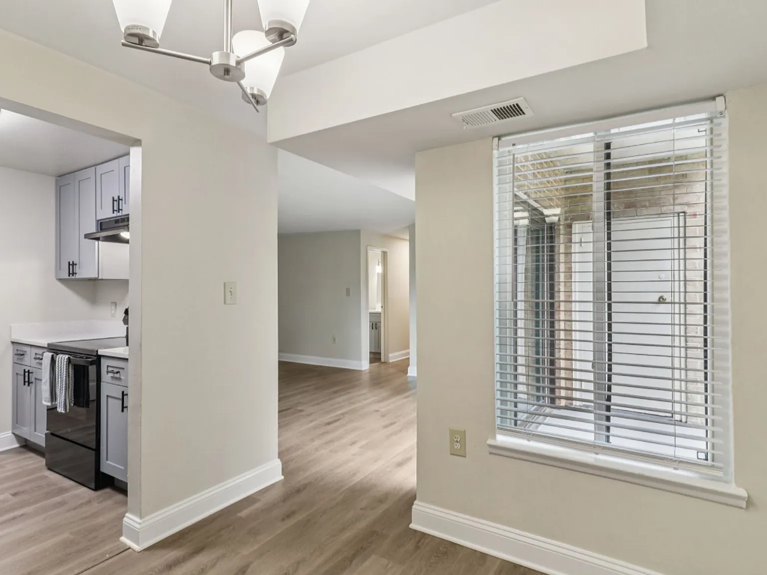 Mallard Courts Apartments — Photo 3