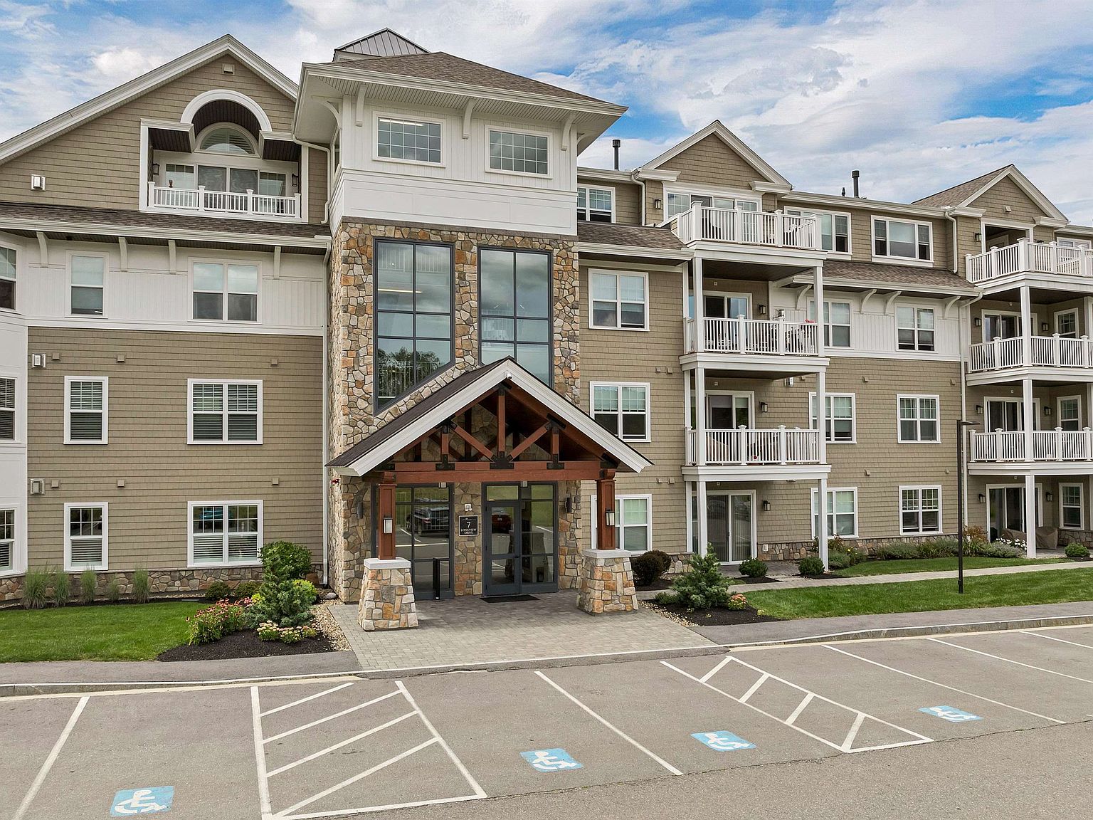 7 Longview Drive #105