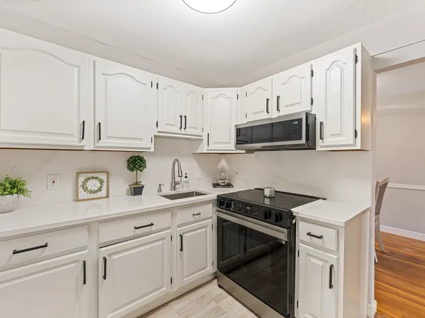 4 Brook Road #8, Salem, NH 03079