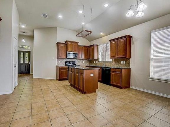 4th image of 617 Lake City Dr