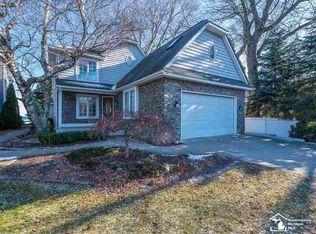 12674 N Lakeshore Dr, La Salle, MI 48145