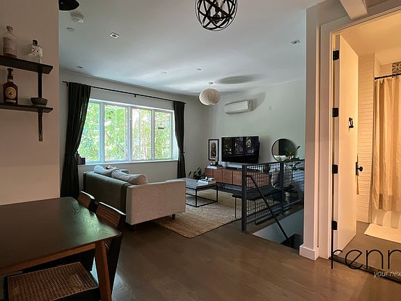 3rd image of 295 Montgomery St #1A