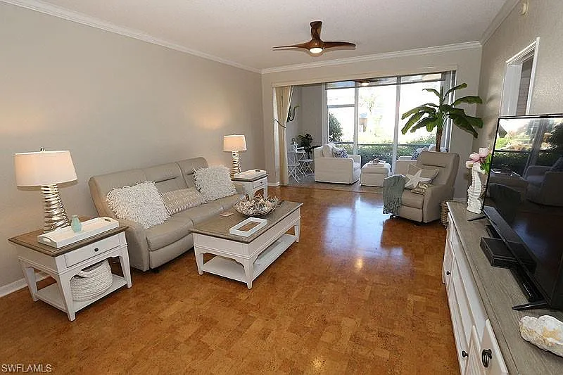 2 bed, 2.0 bath, 1527 sqft, $9,500 — Photo 3