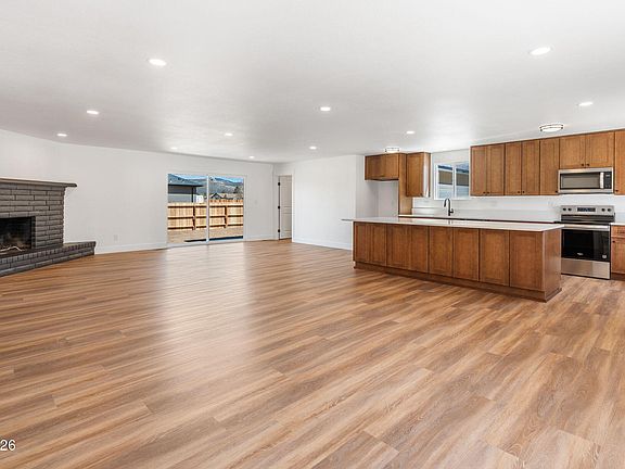 5th image of 3949 Ponderosa Dr