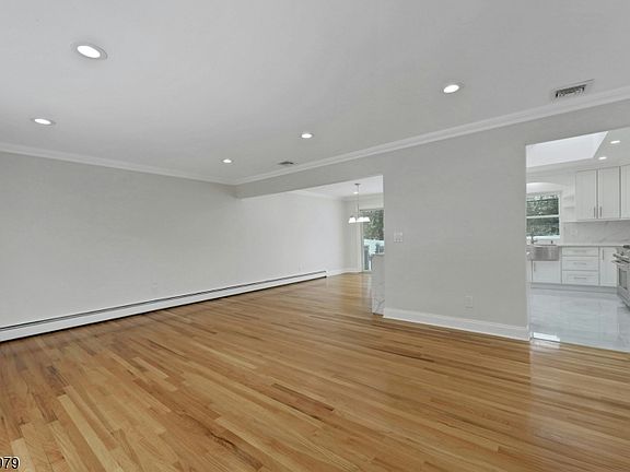 4th image of 108 Packanack Lake Rd