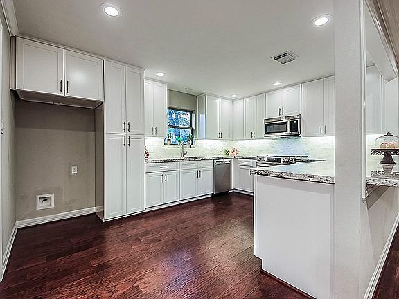 3rd image of 14759 Oak Bend Dr