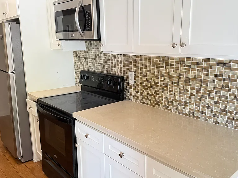 6637 Springpark Ave #6 — Photo 3