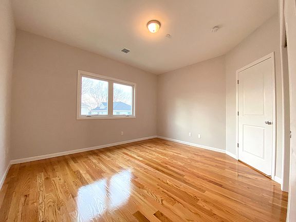 4th image of 219 Vineland Ave #2F