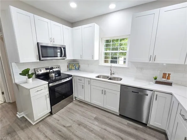 4014 Stowaway Ln, Portsmouth, VA 23703