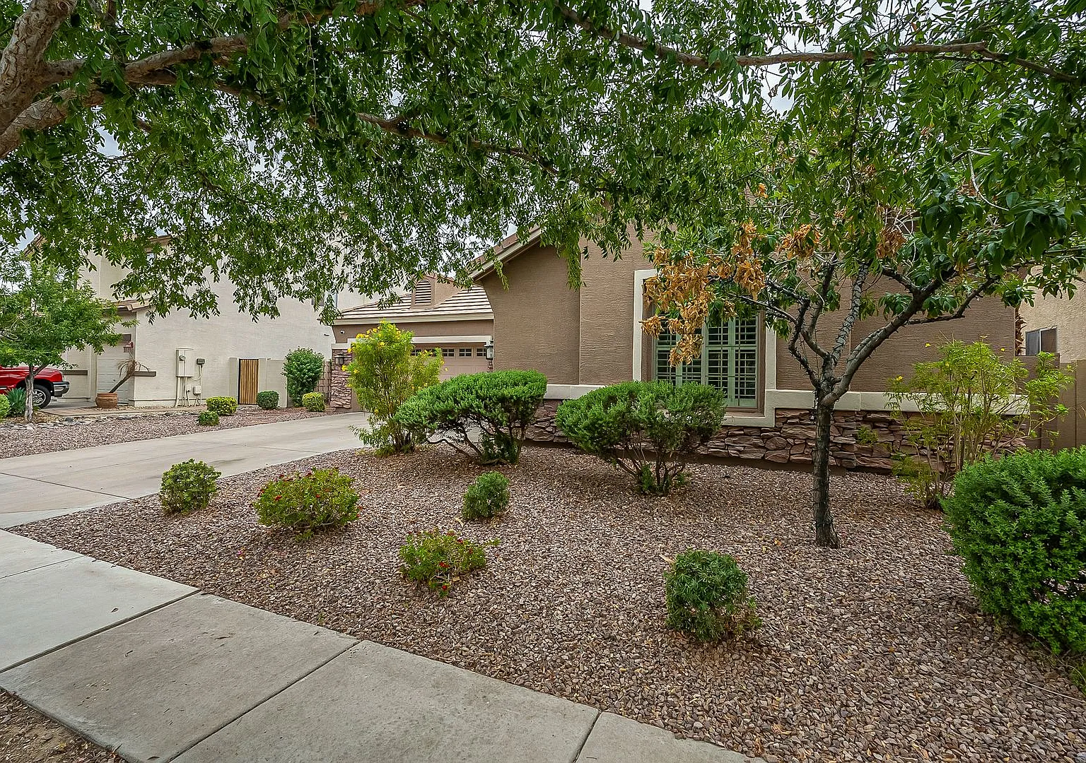 Phoenix Pool Home | 4 Bedrooms, Solar + Backyard Putting Green — Photo 4