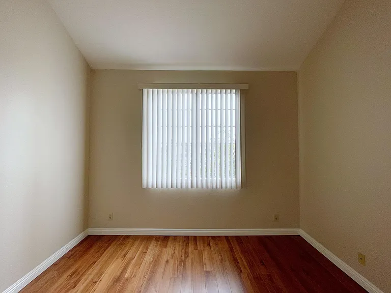 158 S Madison Ave — Photo 15