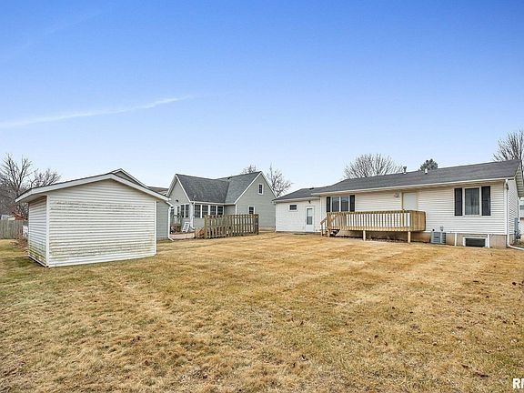 2nd image of 824 Birchwood Dr