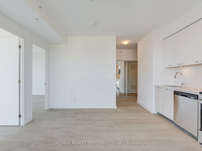 75 James St S #2402 — Photo 14