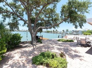 16102 4th St E, Redington Beach, FL 33708