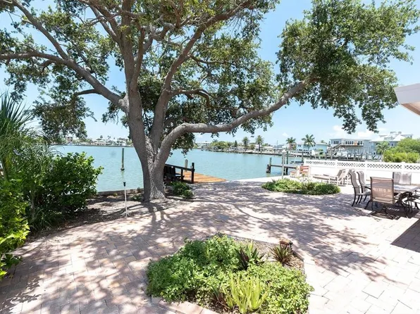 16102 4th St E, Redington Beach, FL 33708