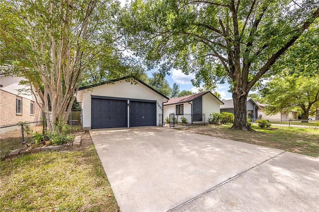 3 bed, 2.0 bath, 1582 sqft, $2,600 — Photo 1