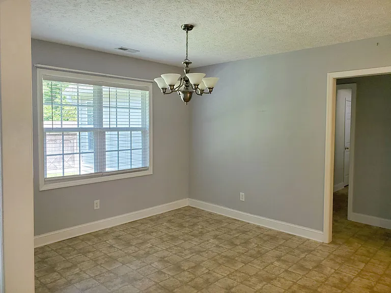 104 Adell Ln — Photo 5