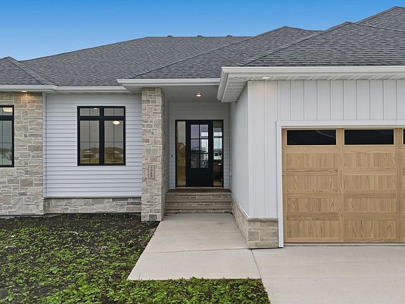 3rd image of 1089 Hickory Ln