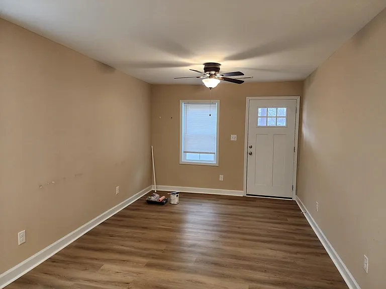 205 E Brown St — Photo 5