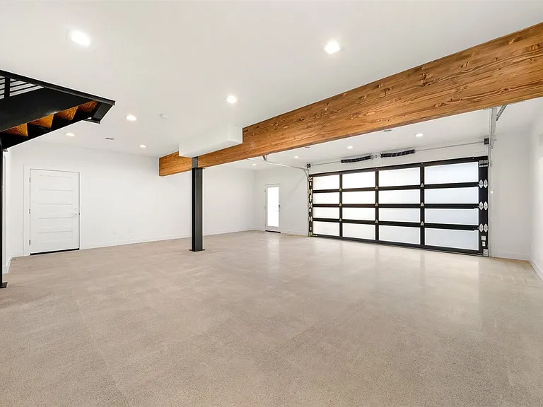 3328 E 55th Ave — Photo 38