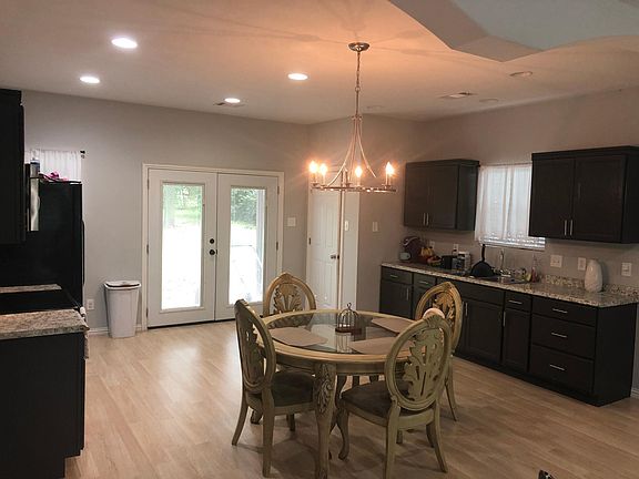 5th image of 3912 Hedge Row St
