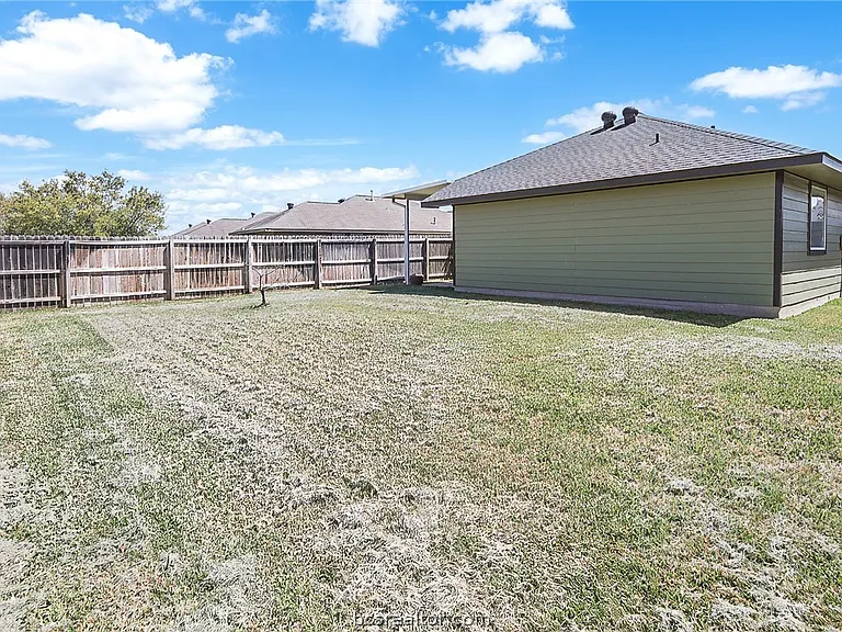 916 Crested Point Dr — Photo 26
