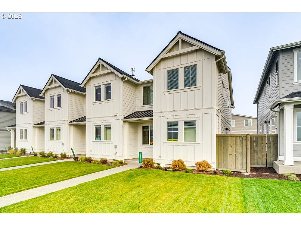 4240 SE Century Blvd photo 1