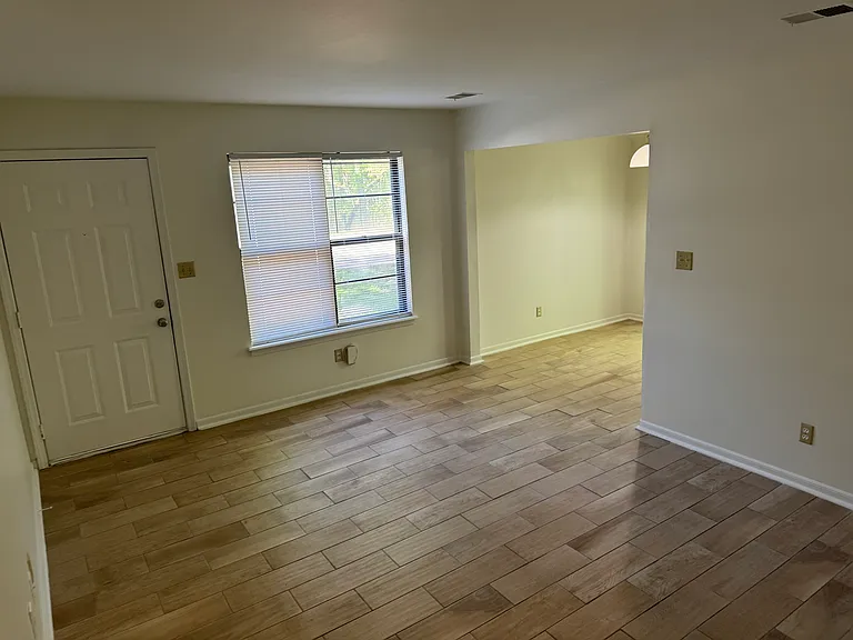 7800 N Camden Ave — Photo 5