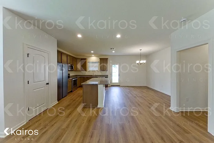 206 Teddy Ln — Photo 3