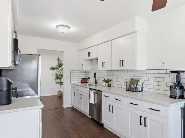 12827 Chisholm St NE, Blaine, MN 55449