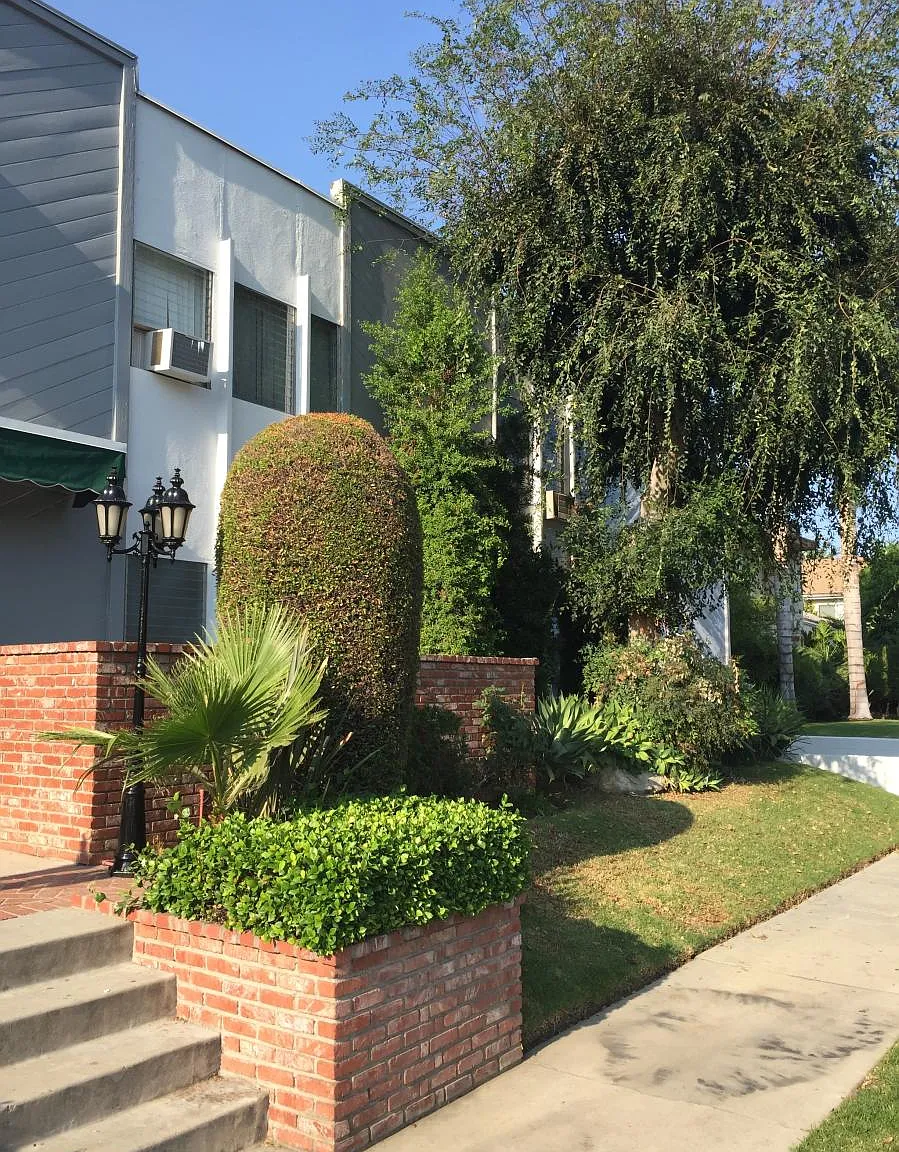 13855 Burbank Blvd — Photo 2