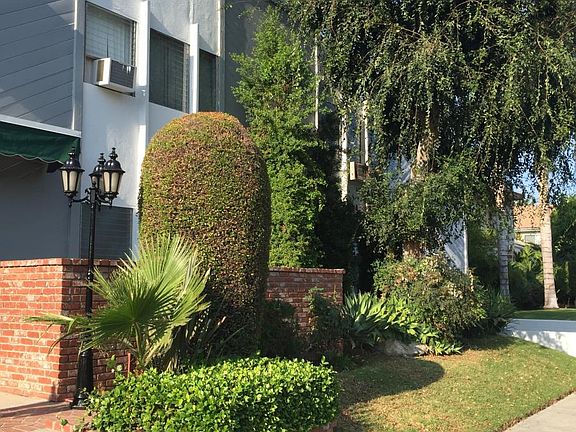 2nd image of 13855 Burbank Blvd APT 6