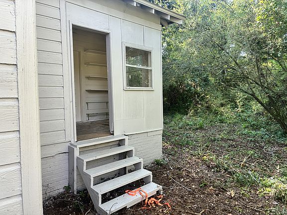 5th image of 513 Hoke St