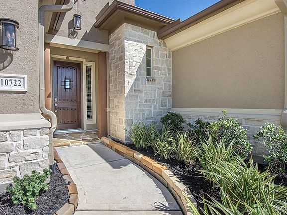 2nd image of 10722 Hilltop Harbor Way