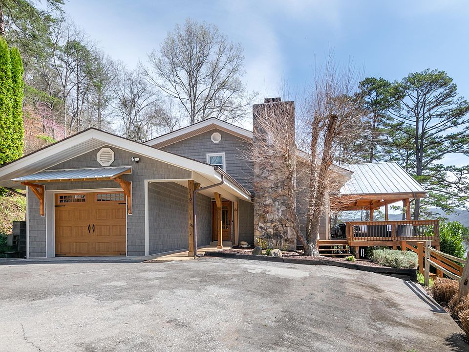 1st image of 210 Oak Ln