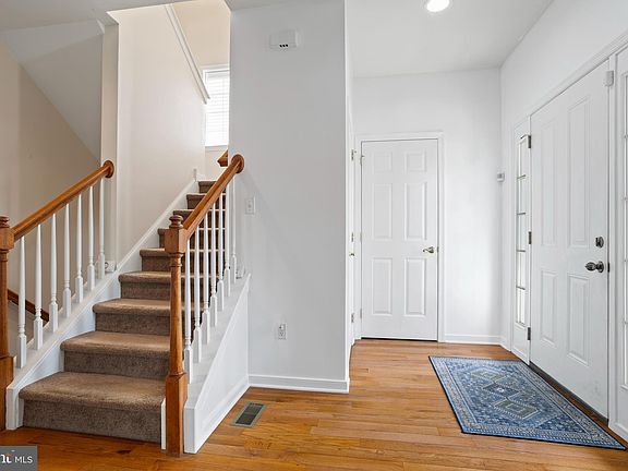 3rd image of 221 Seneca St
