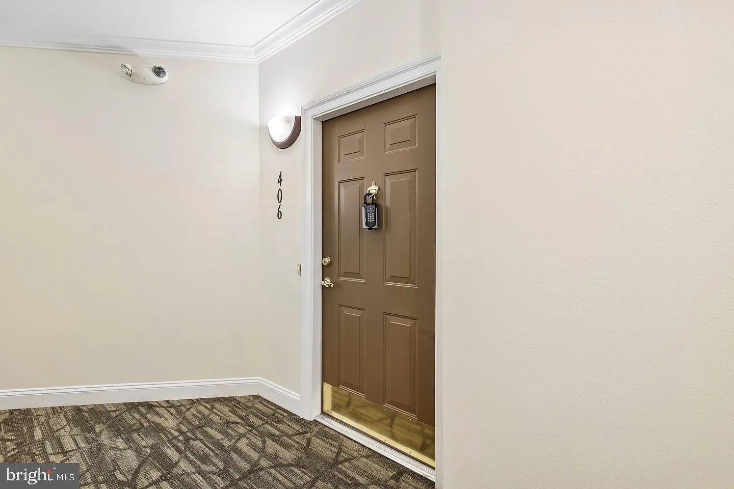 3 bed, 2.0 bath, 1600 sqft, $3,300 — Photo 2