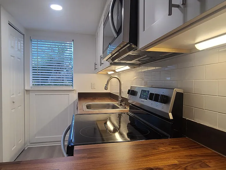 601 SW 75th St #103 — Photo 10