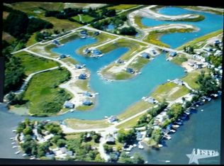 200 Lane 283 Hamilton Lk, Hamilton, IN 46742