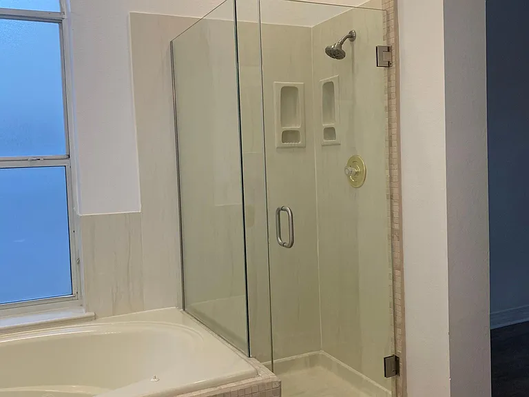 11608 Penfield Ln NE — Photo 6