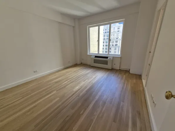 40 Central Park South image 10 of 30