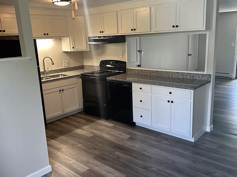 48 Hemlock St #4 — Photo 3