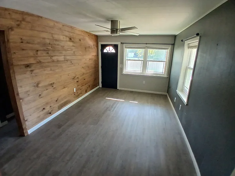 122 Hansford St — Photo 5