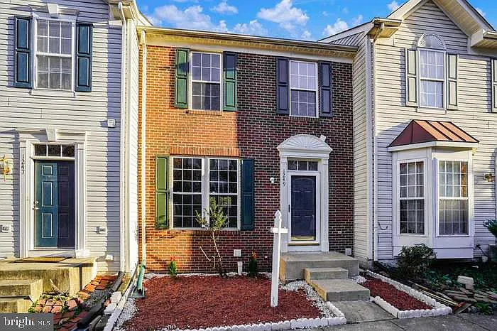 3 bed, 2.5 bath, 1344 sqft, $2,500 — Photo 1